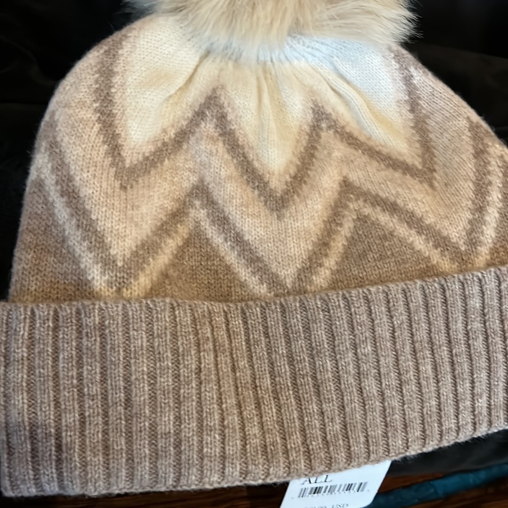Free People NWT Range Knit Pom Beanie OS in Natural Combo - Picture 4 of 6